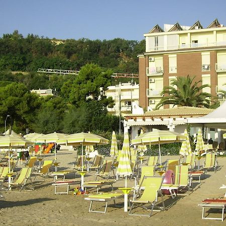 Hotel La Perla Cupra Marittima Luaran gambar