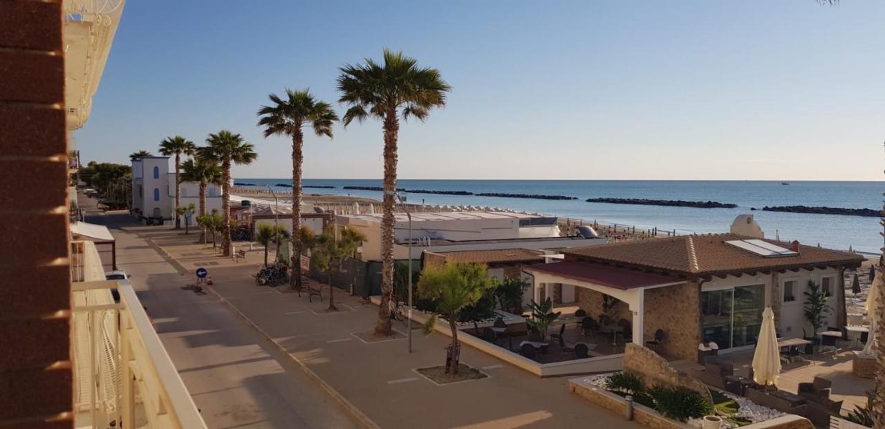 Hotel La Perla Cupra Marittima Luaran gambar