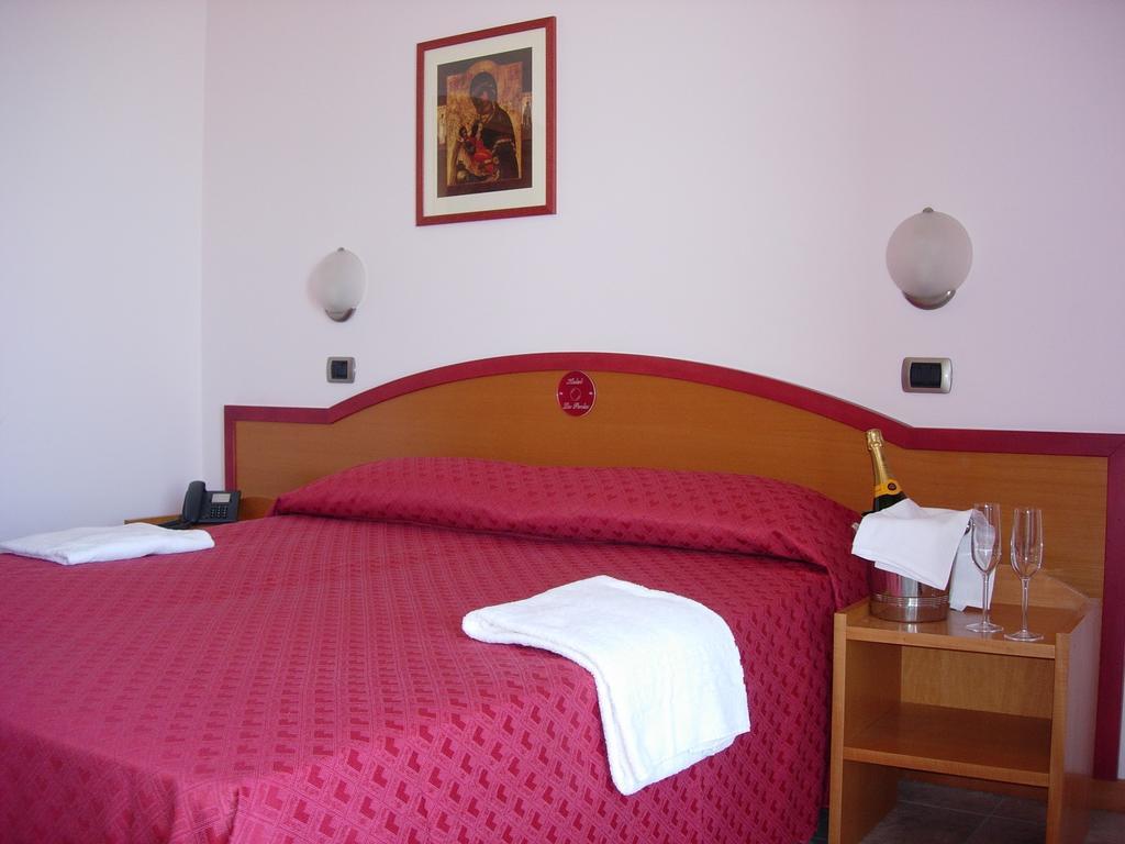 Hotel La Perla Cupra Marittima Bilik gambar