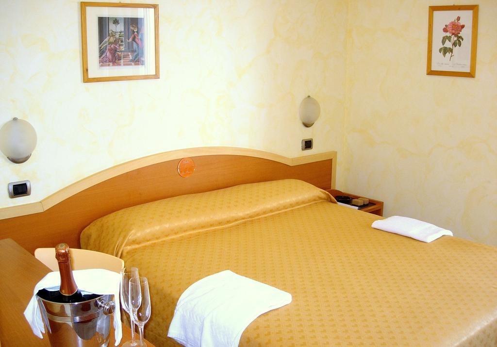 Hotel La Perla Cupra Marittima Bilik gambar
