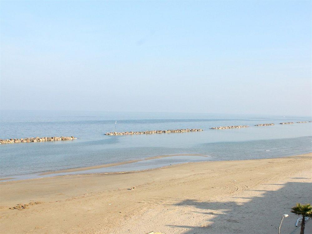 Hotel La Perla Cupra Marittima Luaran gambar