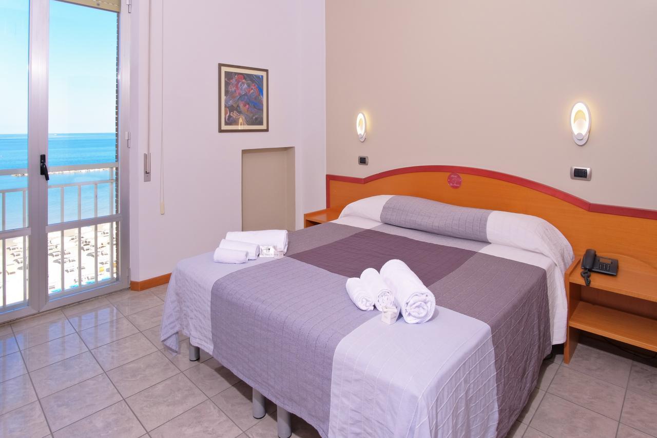 Hotel La Perla Cupra Marittima Luaran gambar