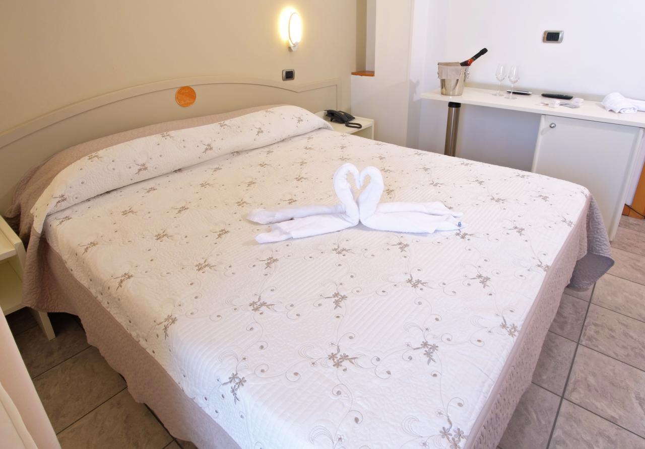 Hotel La Perla Cupra Marittima Luaran gambar
