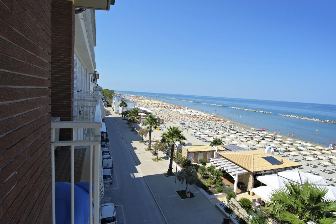 Hotel La Perla Cupra Marittima Luaran gambar