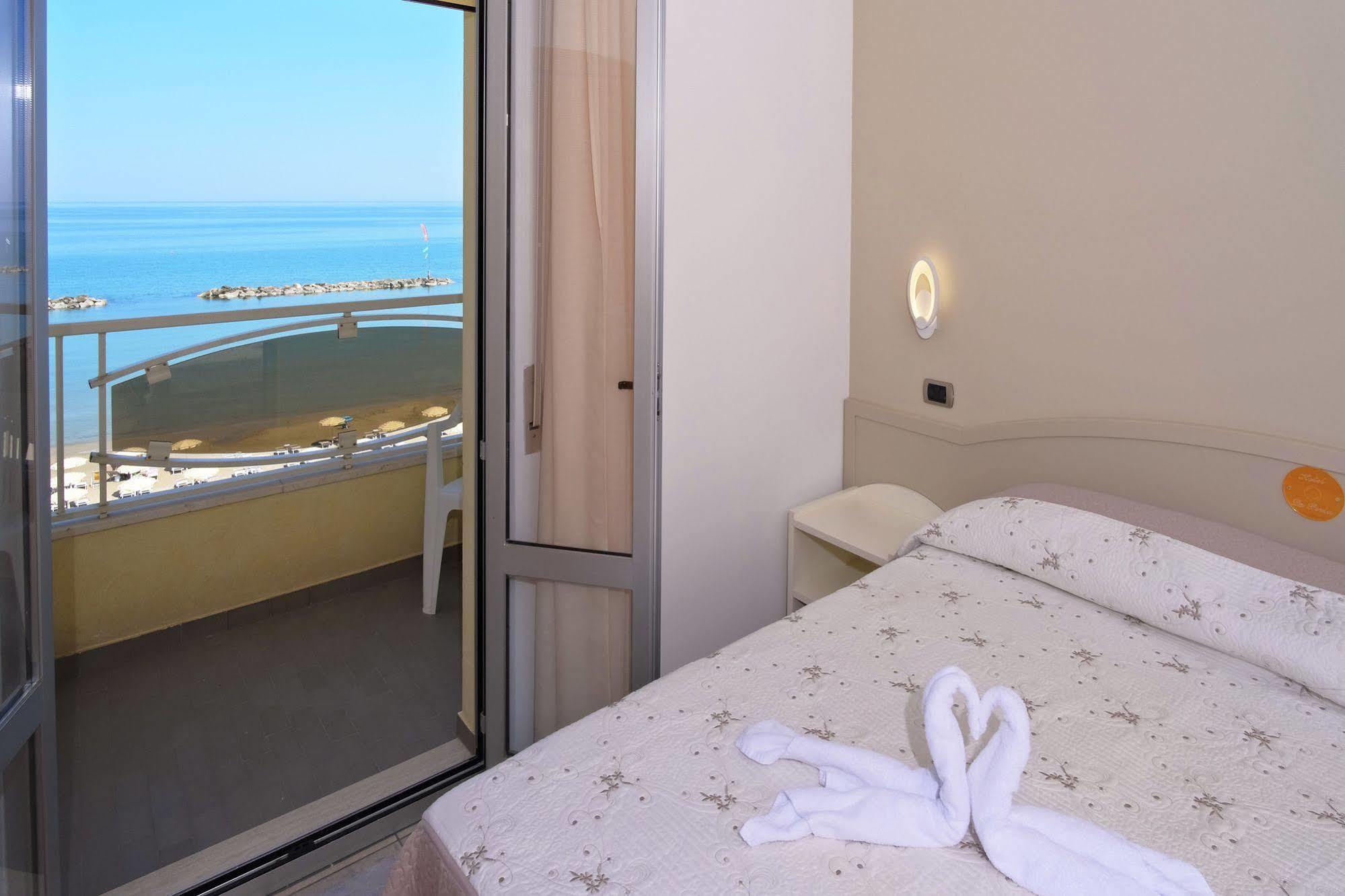Hotel La Perla Cupra Marittima Luaran gambar