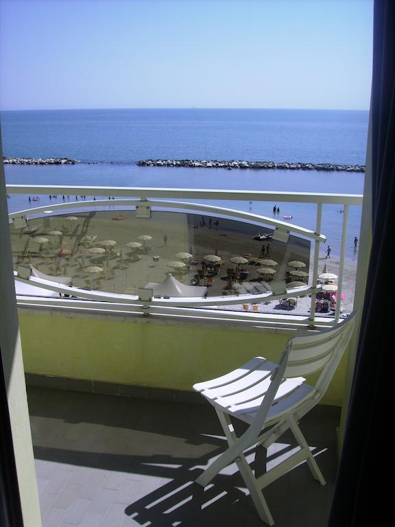 Hotel La Perla Cupra Marittima Luaran gambar