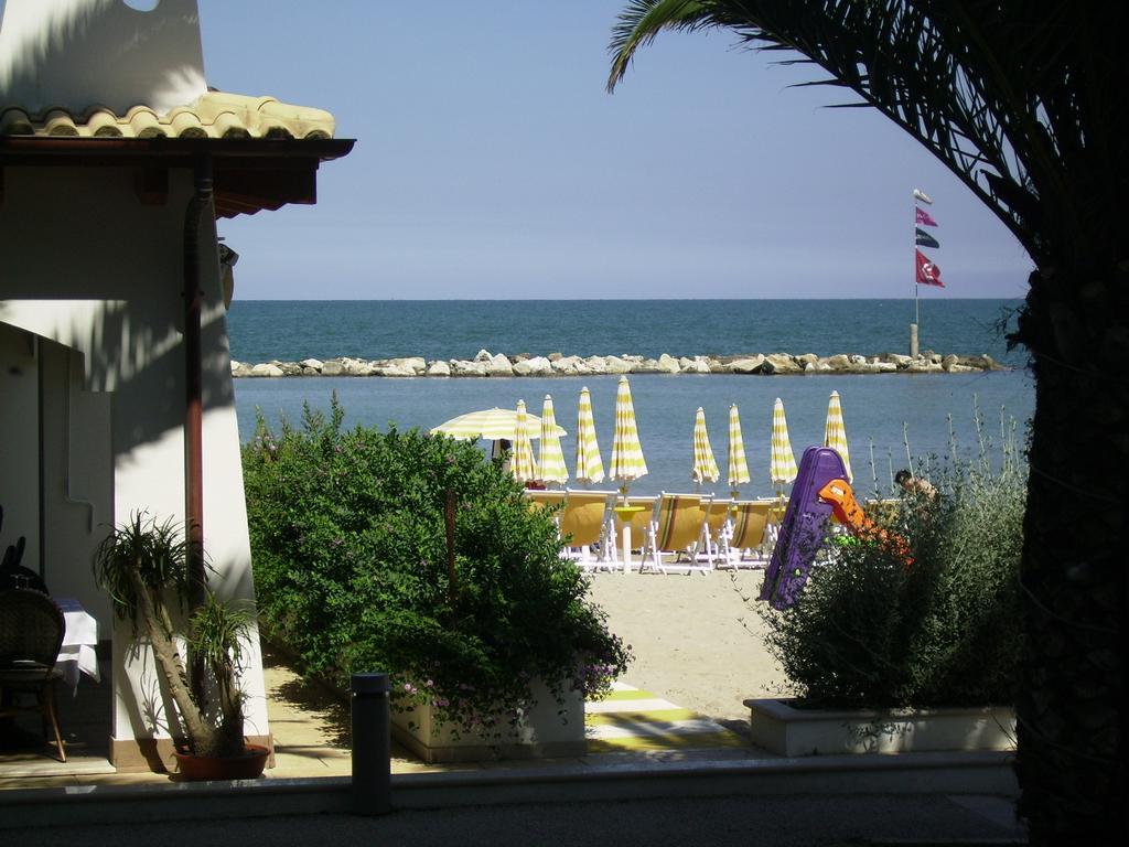 Hotel La Perla Cupra Marittima Luaran gambar