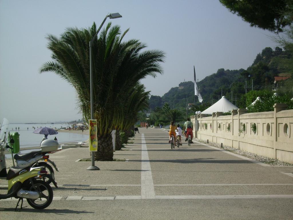 Hotel La Perla Cupra Marittima Luaran gambar