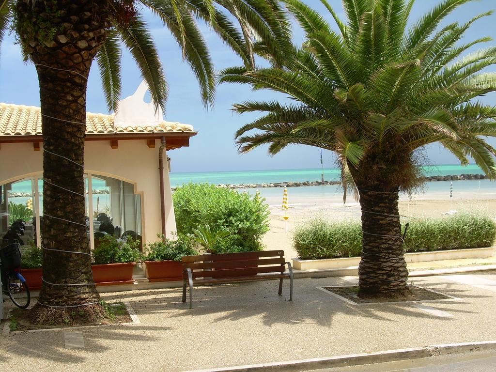 Hotel La Perla Cupra Marittima Luaran gambar
